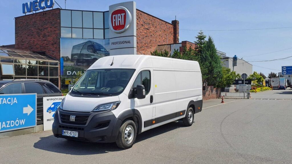Używane Iveco Daily na placu sprzedaży 🚚 – oferta dostawczaków Uni-Truck